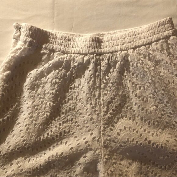Vera Wang "Simply Vera Vera Wang" White Cotton Eyelet Shorts; Small; Pre-Owned - Picture 10 of 13